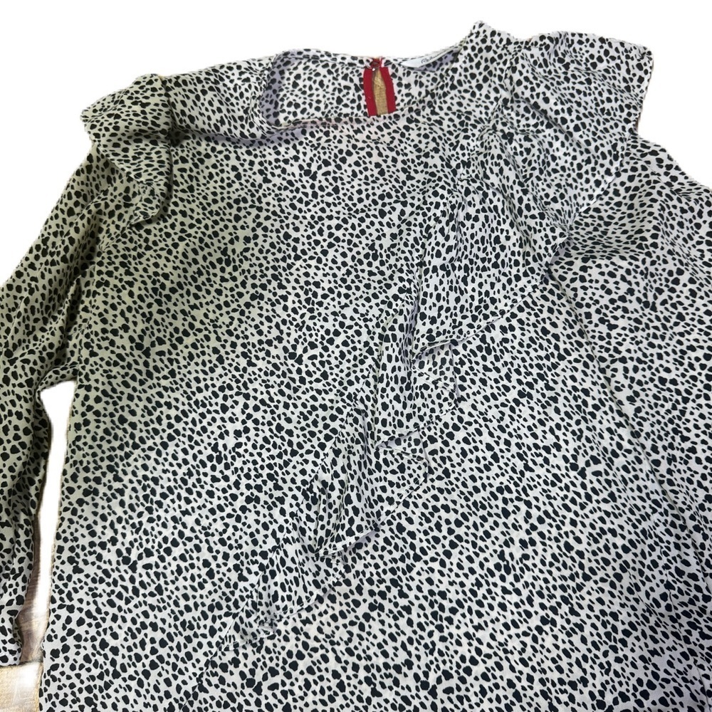 Reitman's Blouse - Size XXS Black and White Speckles Ruffled Shoulders and Front
